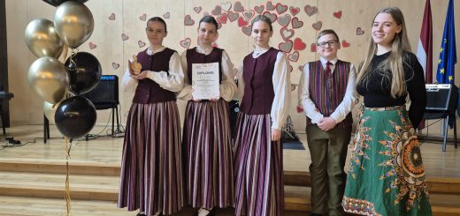 Rēzeknes valsts poļu ģimnāzijas tautas mūzikas ansamblim "Jandāliņš"
