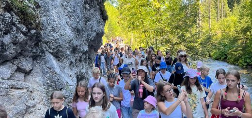 Oscypki, Krupówki i językowe wyzwania