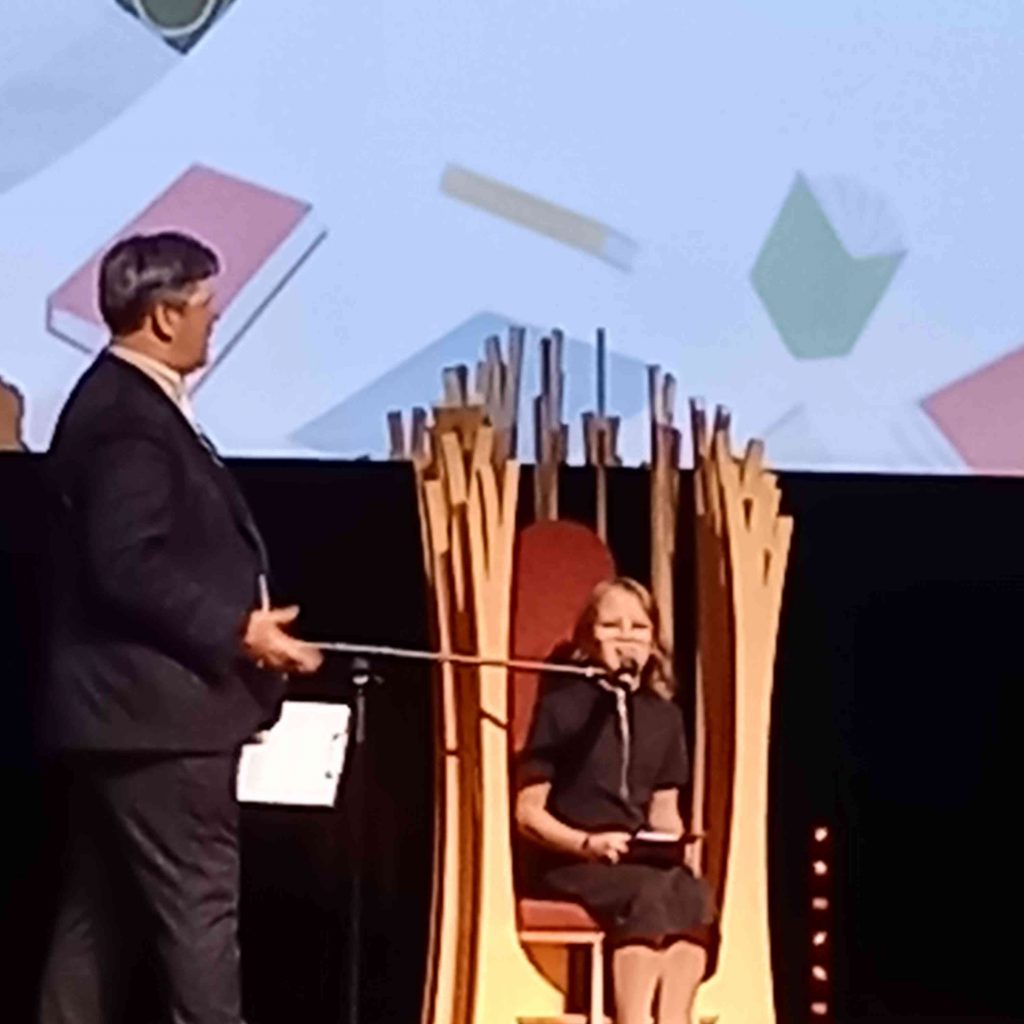 Adriana_lasitaja_kreslaa