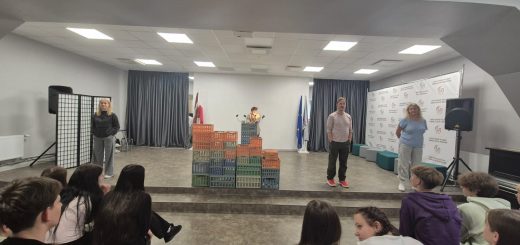 Cēsu Mazā teātra izrāde ,,Distance” Rēzeknes valsts poļu ģimnāzijā