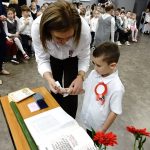 Patriotyczne ślubowanie najmłodszych uczniów