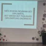 Diplomātijas stunda