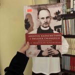 „Z książką mi do twarzy”