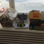 RVPĢ 4.a klases skolēni aicina ikvienu interesentu apskatīt bērnu darbu izstādi, kura tapa, literatūras stundā apgūstot tematu „Dzīvnieku pasakas”.