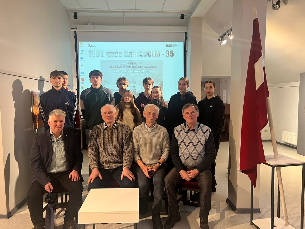 "Sarunas par aktuālo. Barikādes un robežas",