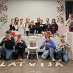 Svinam Latvijas Brīvības svētkus.