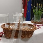 Svinam Latvijas Brīvības svētkus.