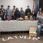 Svinam Latvijas Brīvības svētkus.