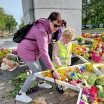 Bērni godina Latgales atbrīvošanas pieminekli “Vienoti Latvijai”