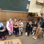 Rēzeknes valsts poļu ģimnāzijas skolēni atbalsta „Dažādo kurpju dienu”