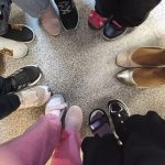 Rēzeknes valsts poļu ģimnāzijas skolēni atbalsta „Dažādo kurpju dienu”