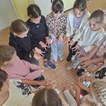 Rēzeknes valsts poļu ģimnāzijas skolēni atbalsta „Dažādo kurpju dienu”