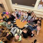 Rēzeknes valsts poļu ģimnāzijas skolēni atbalsta „Dažādo kurpju dienu”