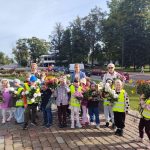 Bērni godina Latgales atbrīvošanas pieminekli “Vienoti Latvijai”