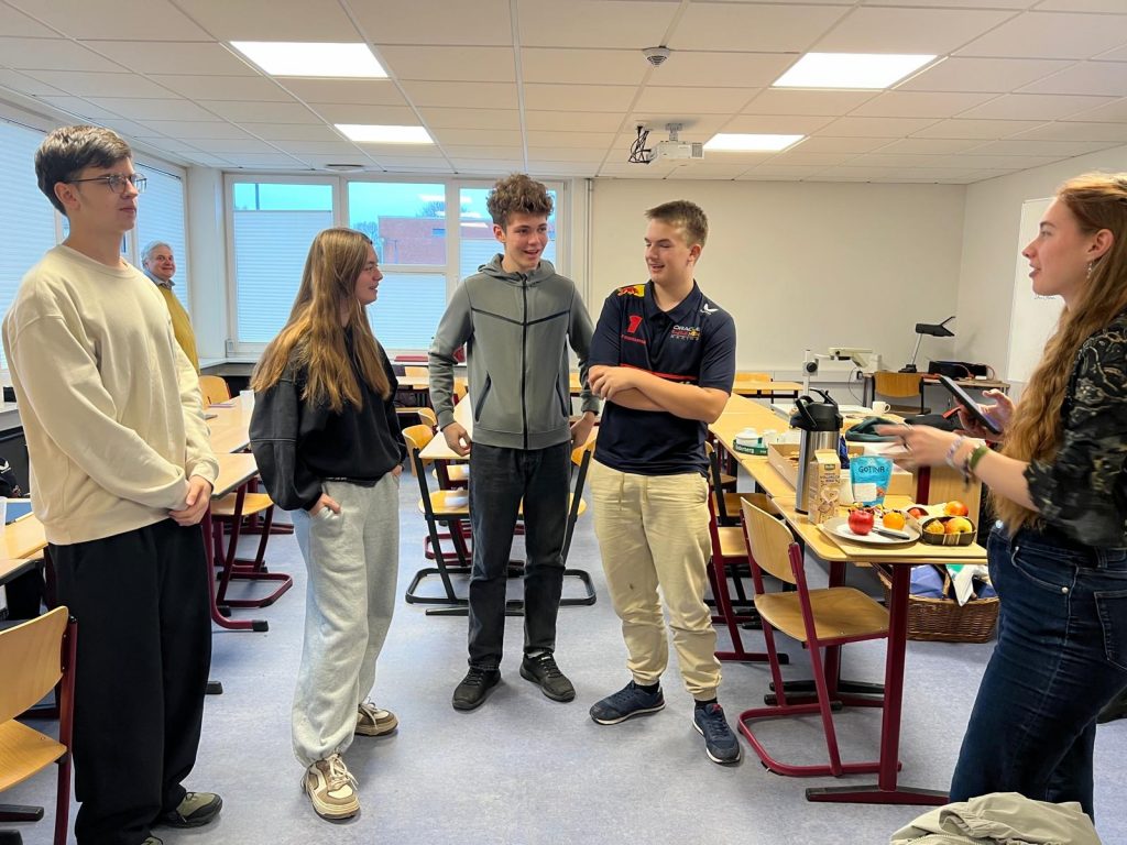 5a25bf76-d2d7-49ef-9781-95f61722517d