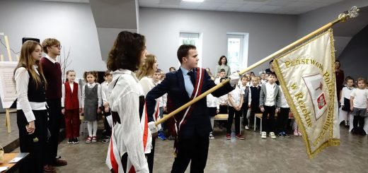 Patriotyczne ślubowanie najmłodszych uczniów