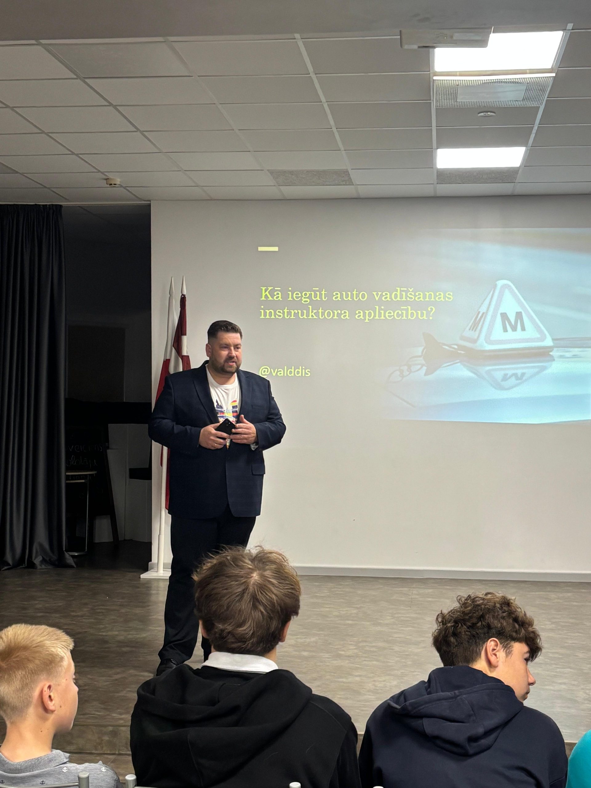 Profesija-autovadīšanas instruktors!