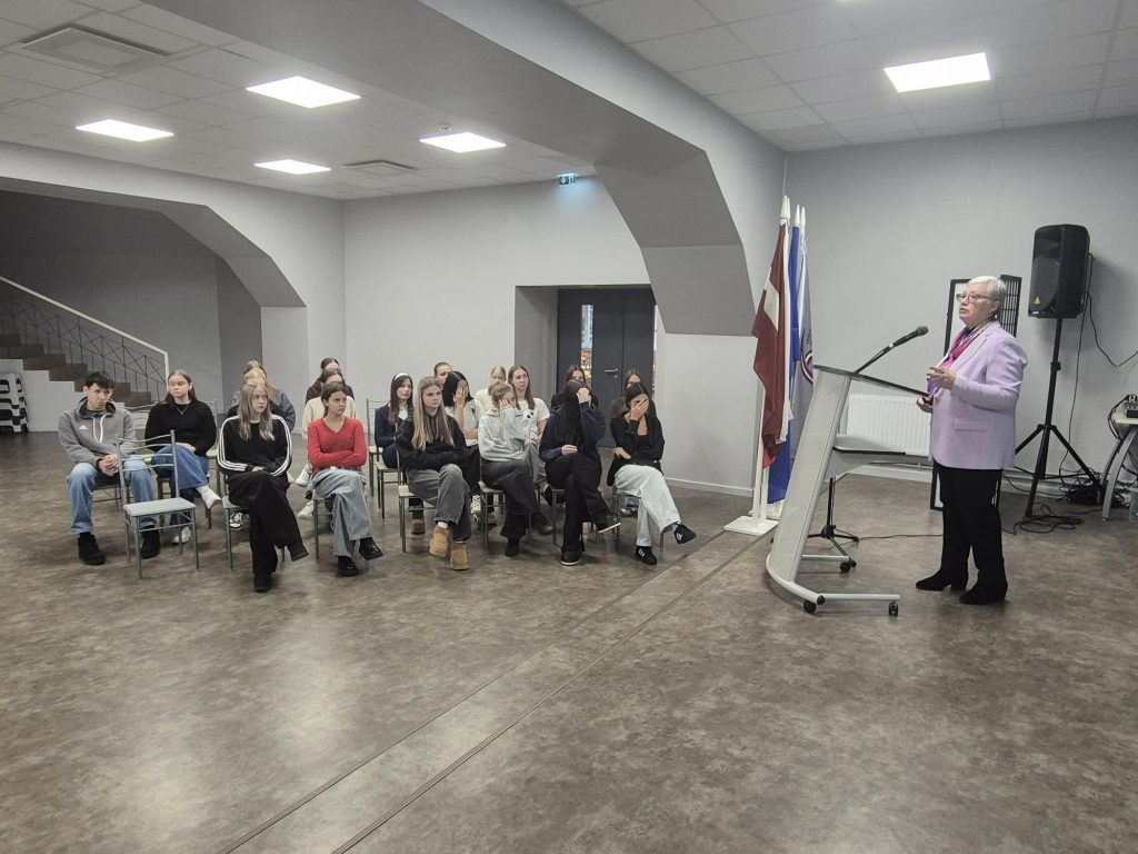 WhatsApp Image 2025-11-27 at 08.21.06 (1)