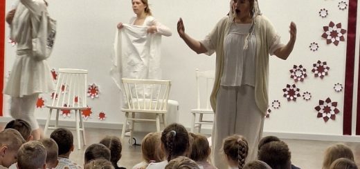 Izrāde ar žonglēšanas, dejas un objektu teātra elementiem “Kur kamoliņš ripo?”RVPĢ