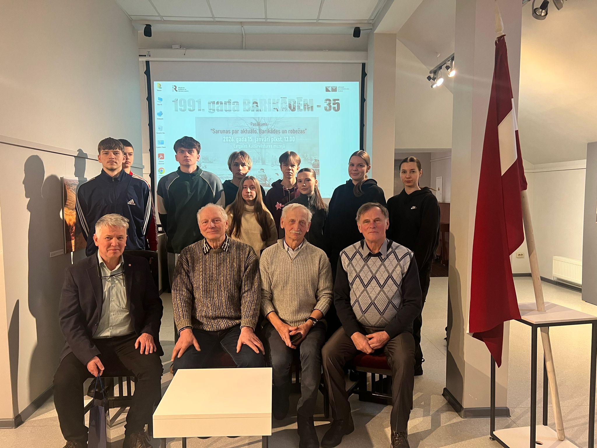 "Sarunas par aktuālo. Barikādes un robežas",