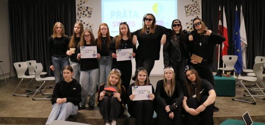 Meiteņu erudīcijas spēle “Prāta spēles”