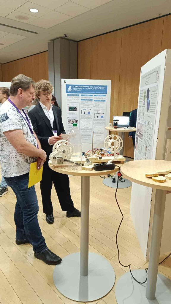 2d8cf422-55a7-46e8-a1d5-d7fa40e0aad1