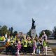 Bērni godina Latgales atbrīvošanas pieminekli “Vienoti Latvijai”