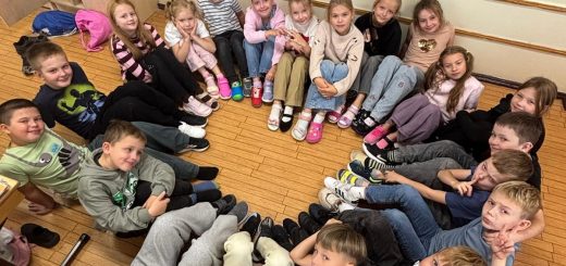 Rēzeknes valsts poļu ģimnāzijas skolēni atbalsta „Dažādo kurpju dienu”